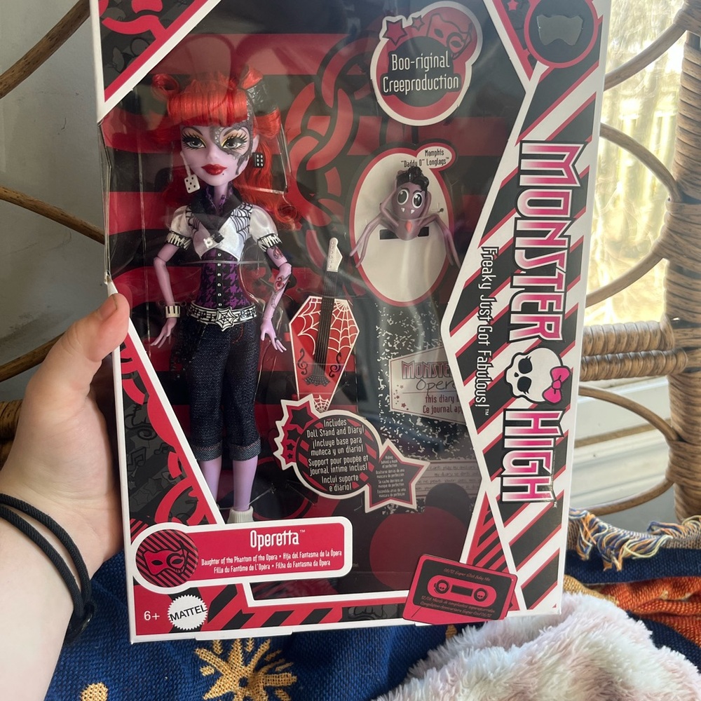 Monster High Operetta Doll - Red and Black Creeproduction
